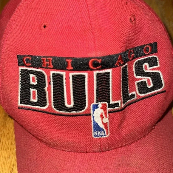 Vintage Chicago Bulls Basketball NBA Cap Hat Red/Black Snapback Collectible - Picture 4 of 16